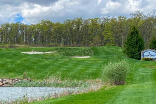 Less Than 1 Mi to Jack Frost Lake Harmony Townhome! Less Than 1 Mi to Jack Frost Lake Harmony Townhome!