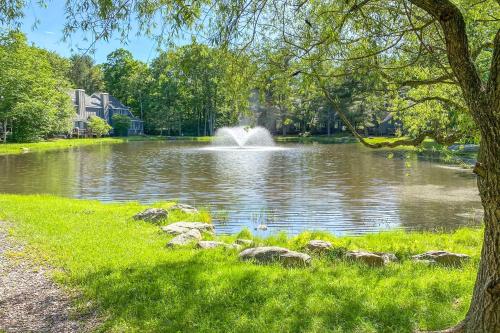 Less Than 1 Mi to Jack Frost Lake Harmony Townhome! Less Than 1 Mi to Jack Frost Lake Harmony Townhome!