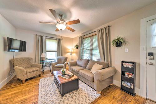 Lucky Dawg Pet-Friendly Abode Near St Louis! in Pacific, USA