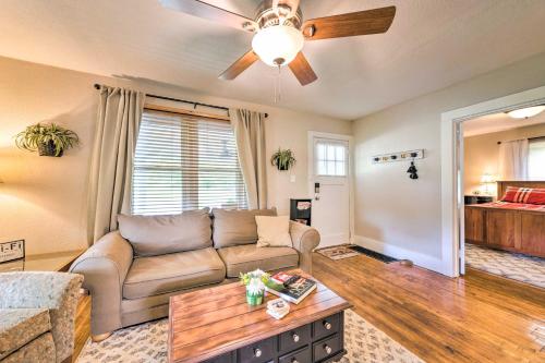 Lucky Dawg Pet-Friendly Abode Near St Louis! in Pacific, USA