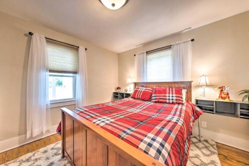 Lucky Dawg Pet-Friendly Abode Near St Louis! in Pacific, USA