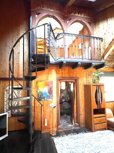 371212643 Inn Paradiso