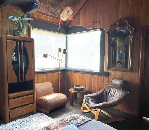 371212644 Inn Paradiso