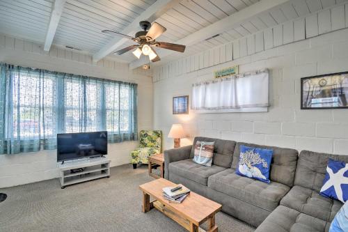 Bright Myrtle Beach Bungalow Steps to the Beach! - image 10