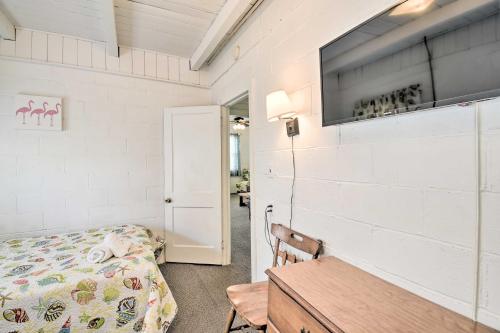 Bright Myrtle Beach Bungalow Steps to the Beach! - image 11