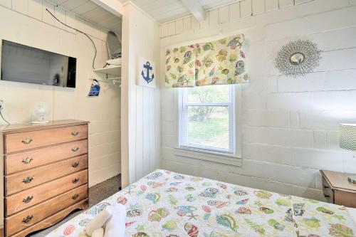 Bright Myrtle Beach Bungalow Steps to the Beach! - image 15