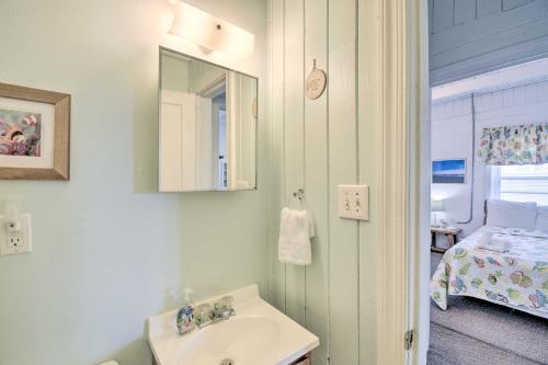 Bright Myrtle Beach Bungalow Steps to the Beach! - image 6