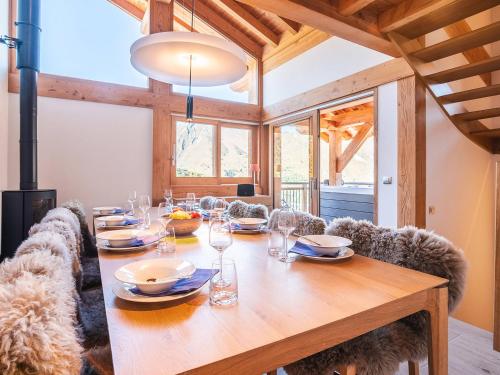 Chalet Landenoire · Ski-in/Ski-out · Sauna & Jacuzzi · Parking · WiFi · 8 Pers. - FR-1-344-777 near Cafe Snack