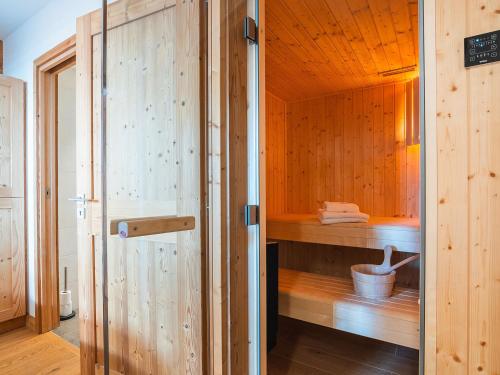 Chalet Landenoire · Ski-in/Ski-out · Sauna & Jacuzzi · Parking · WiFi · 8 Pers. - FR-1-344-777 near Cafe Snack