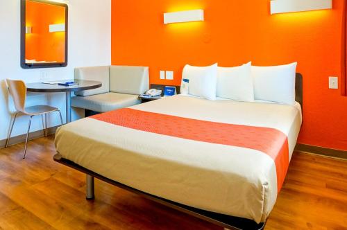 Motel 6-Carlsbad CA Beach - image 7