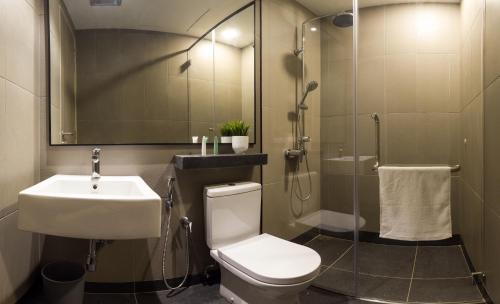 Deluxe Double Room image 2