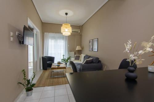 APT 48, COZY APARTMENT IN KALAMATA CITY CENTER