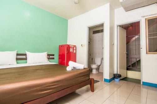 room detail thumbnail 2