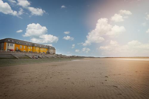 The Beaches Hotel - image 10