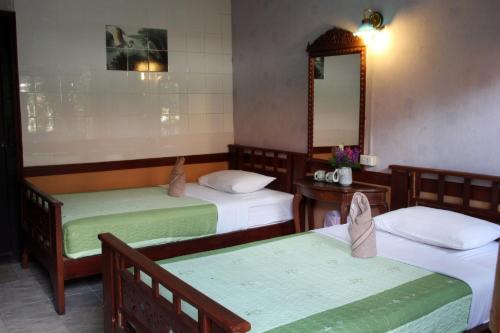 Double room, fan