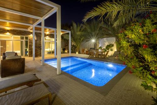 Dar 66 Pool Chalets with Jacuzzi