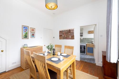 Cosy Flat in the Heart of Edinburgh - image 13
