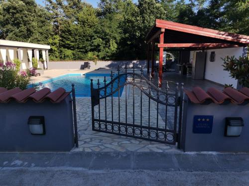 景觀, two studio apartmans whit big pool in 卡森
