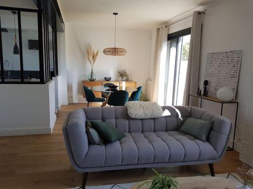 Charmante maison avec jardin et garage.