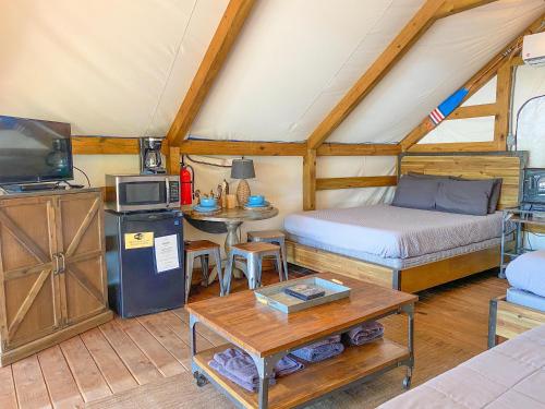 Geronimo Creek Retreat Glamping Cabin #5 - main image