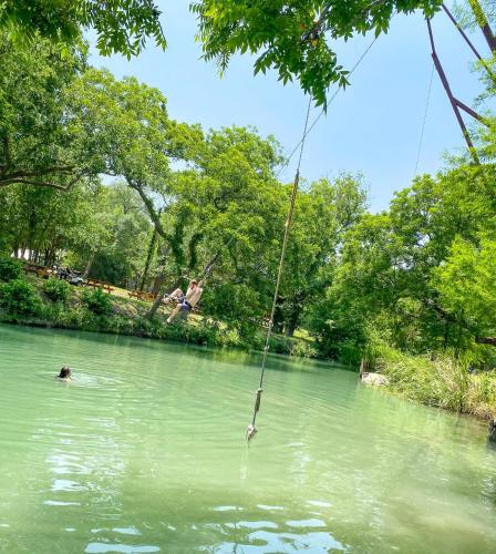 Geronimo Creek Retreat Glamping Cabin #5 - image 8