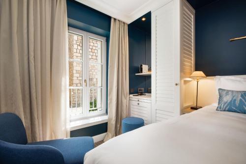 2 twin beds