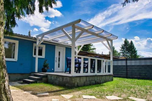 Erkély/terasz, Ferienhaus Waldgeflüster 70 QM I überdachte Terrasse I 2 Schlafzimmer I Strandnah (Ferienhaus Waldgefluster 70 QM I uberdachte Terrasse I 2 Schlafzimmer I Strandnah) in Joachimsthal