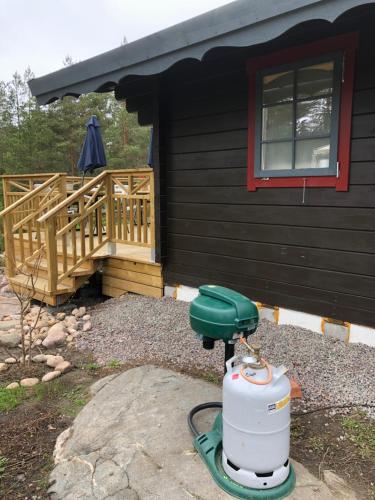 Timber cottages with jacuzzi and sauna near lake Vänern