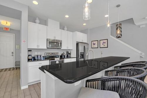 4 Bed townhome with Private Pool Near Disney! townhouse - image 5