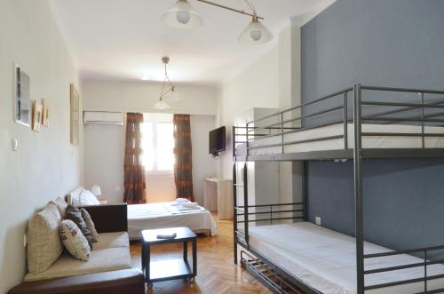 Stathmos Larissis A, a cozy 2BR Apartment, Clo...