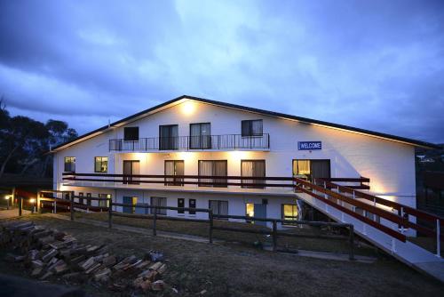 المنظر الخارجي, Alpine Resort Motel in جندبيني