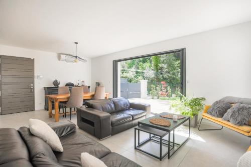 belle villa contemporaine au calme gîte à louer Saint-Cézaire-sur-Siagne