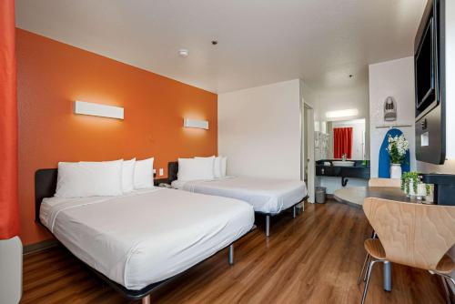 2 double beds