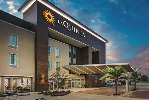 La Quinta Inn & Suites by Wyndham Dallas Plano - The Colony