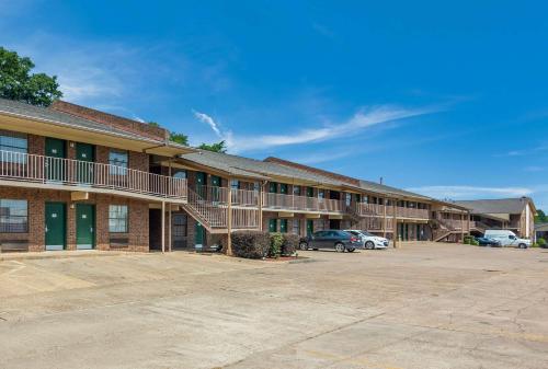 Quality Inn Magnolia - image 4