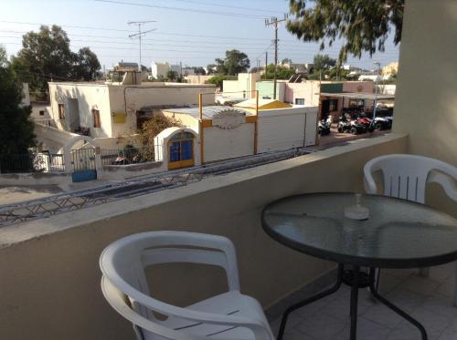  Rooms to let Katerina & John´s in Perissa