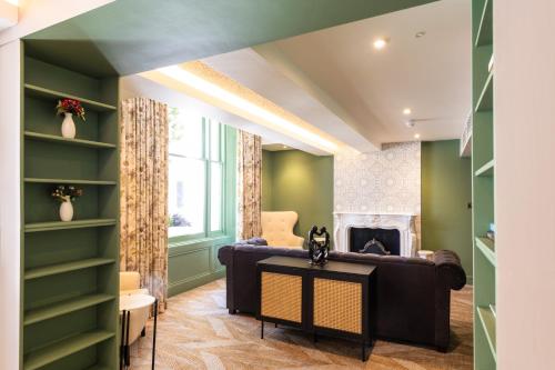 Byron Hotel - image 11