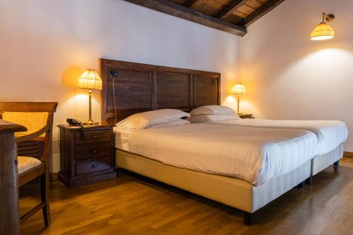1 double bed, 3 twin beds