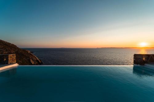 VILLA CARPE DIEM: sea & sunset view in Kea island