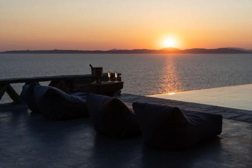 VILLA CARPE DIEM: sea & sunset view in Kea island