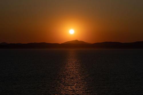 VILLA CARPE DIEM: sea & sunset view in Kea island