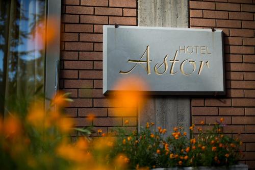. Hotel Astor
