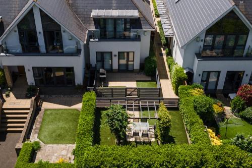 Stylish Riverside Haven with Parking gîte à louer Seafield Gardens