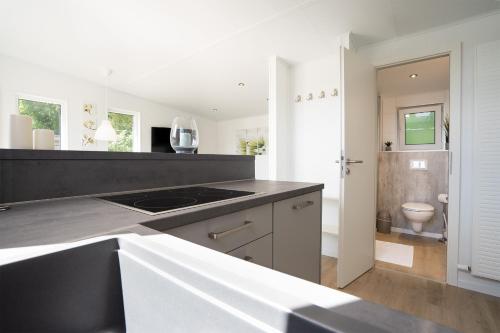 Kitchen, Ostseecamp Lubecker Bucht Ferienhaus "Auszeit" in Haffkrug