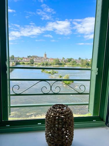 Gite LA VUE LOIRE Appartement - Location saisonnière - Saint-Denis-de-l'Hôtel