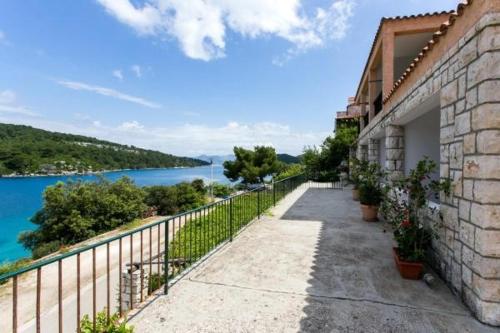 One Bedroom Apartment with Sea View