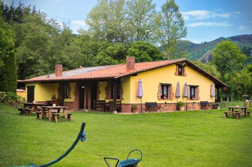  Apartamentos Rurales El Buxu, Pension in Soto de Cangas