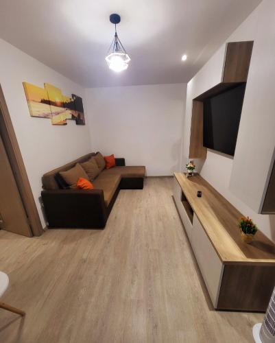 One-Bedroom Apartment image 3