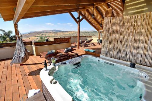 Kilátás, Agama in Livnim