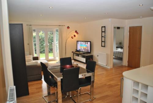 Spacious 2-Bedroom Apartment with Parking in Windsor 4LA, Windsor (Foto 9)